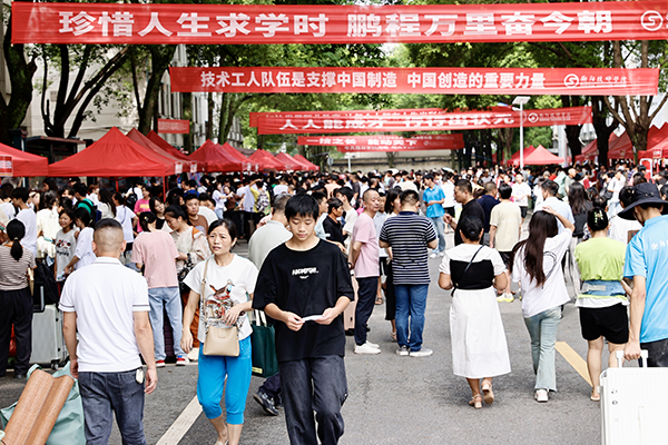 学院喜迎2024级新生入学报到