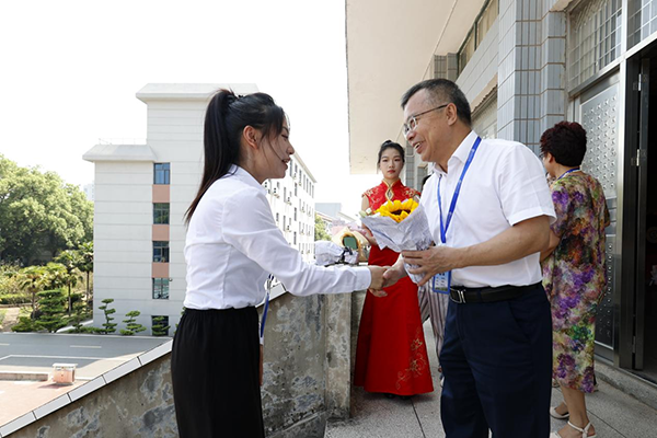 衡阳技师学院举行庆祝第40个教师节暨表彰大会